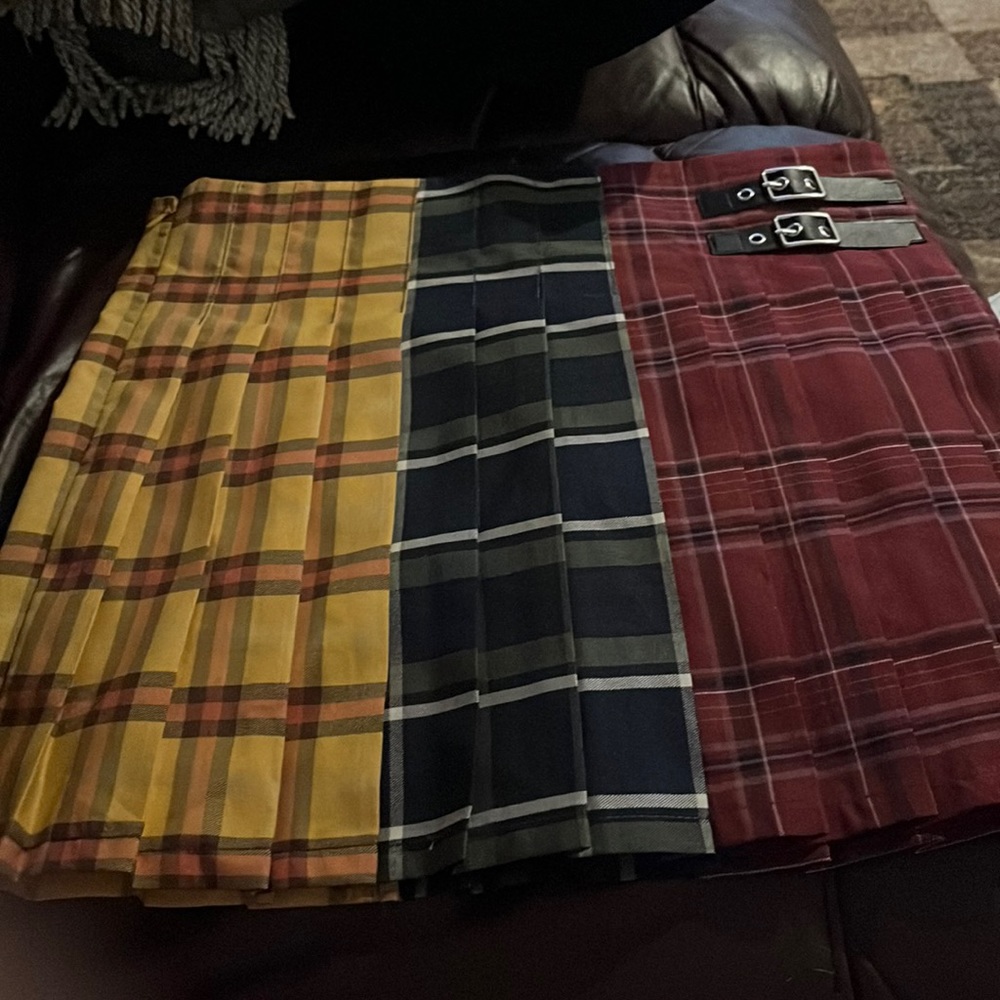 I am selling this skirt.